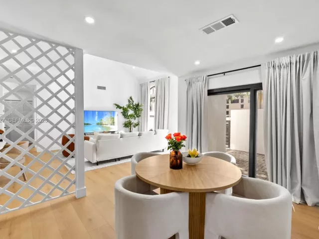 3-bedroom home for sale in Aventura - 21216 Harbor Way 158-15 - MondialRealty