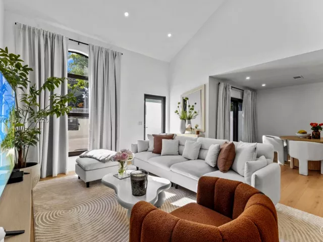 3-bedroom home for sale in Aventura - 21216 Harbor Way 158-15 - MondialRealty