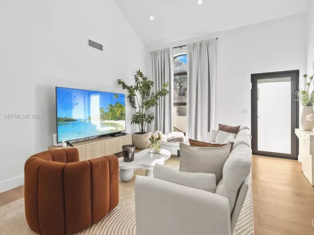 3-bedroom home for sale in Aventura - 21216 Harbor Way 158-15 - MondialRealty