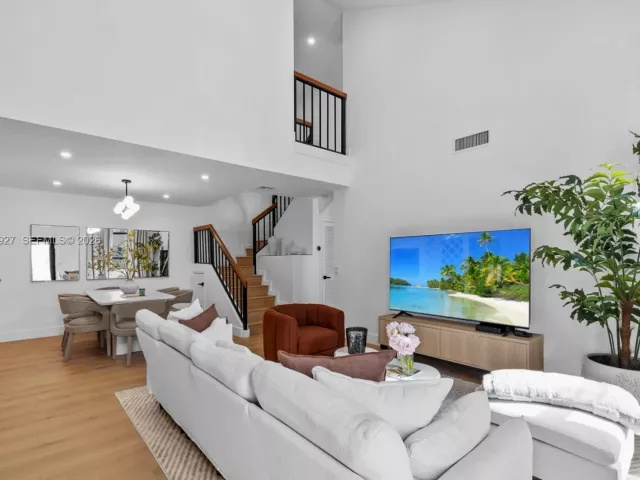 3-bedroom home for sale in Aventura - 21216 Harbor Way 158-15 - MondialRealty