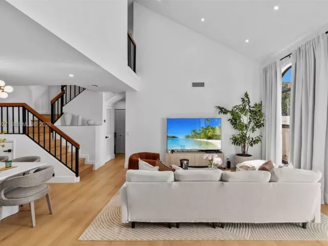 3-bedroom home for sale in Aventura - 21216 Harbor Way 158-15 - MondialRealty