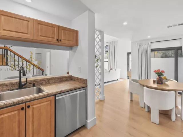 3-bedroom home for sale in Aventura - 21216 Harbor Way 158-15 - MondialRealty