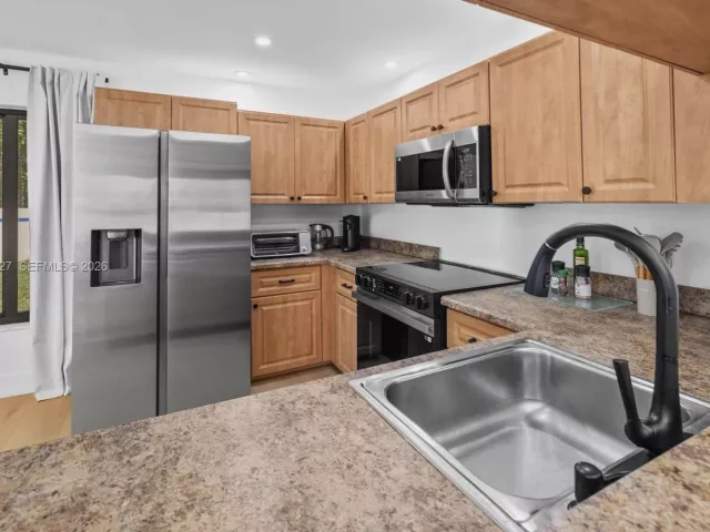 3-bedroom home for sale in Aventura - 21216 Harbor Way 158-15 - MondialRealty