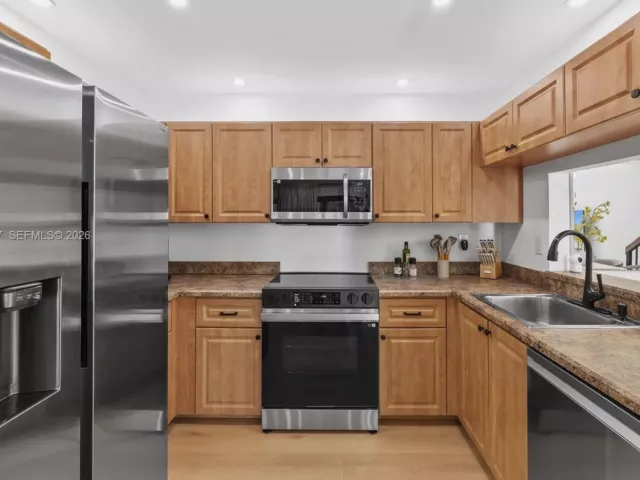 3-bedroom home for sale in Aventura - 21216 Harbor Way 158-15 - MondialRealty