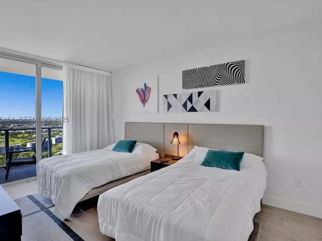 3-bedroom condo for rent in Hollywood - 4010 S Ocean Dr R1108 - MondialRealty