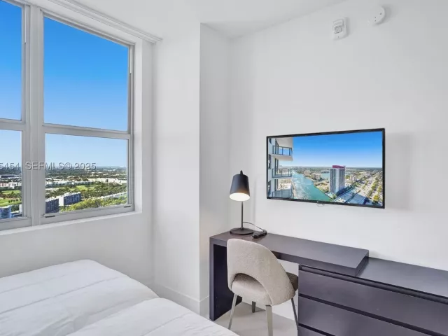 3-bedroom condo for rent in Hollywood - 4010 S Ocean Dr R1108 - MondialRealty
