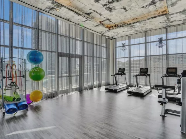 3-bedroom condo for rent in Hollywood - 4010 S Ocean Dr R1108 - MondialRealty