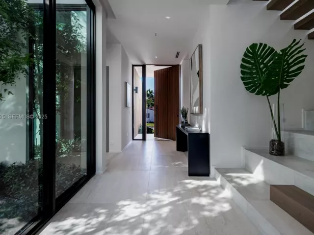 6-bedroom home for sale in Surfside - 8935 Froude Ave - MondialRealty