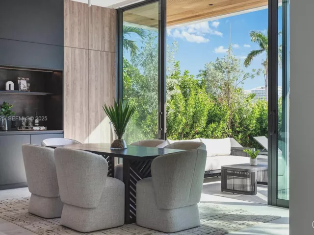 6-bedroom home for sale in Surfside - 8935 Froude Ave - MondialRealty