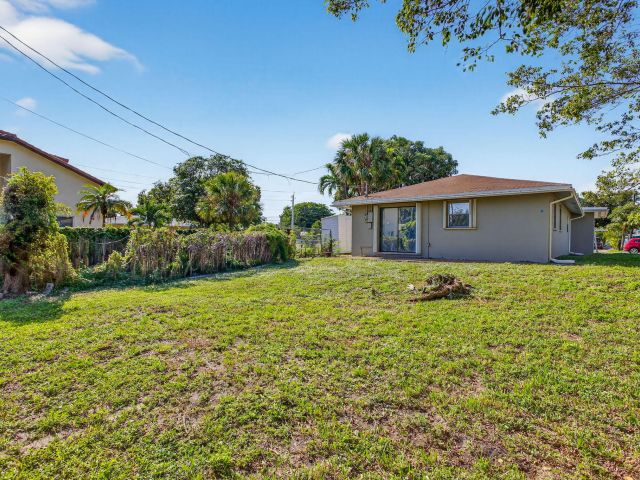 Home for sale at 208 NE 14th Avenue - photo 6898606