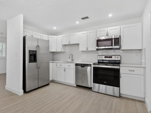 Home for sale at 208 NE 14th Avenue - photo 6898618