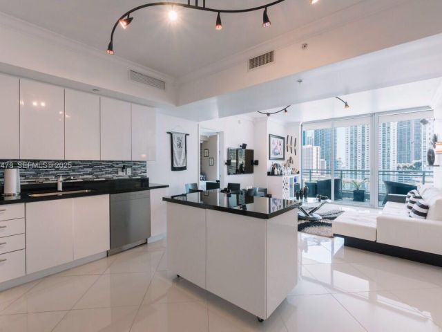 Apartment for sale  Unit #1512 - photo 6887197