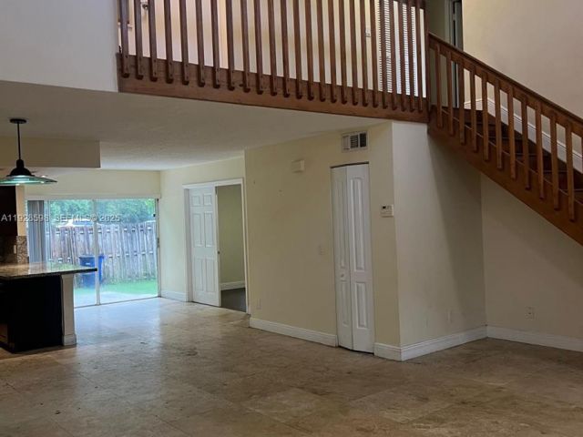 4-bedroom home for rent in Cooper City - 4979 SW 123rd Ter - MondialRealty