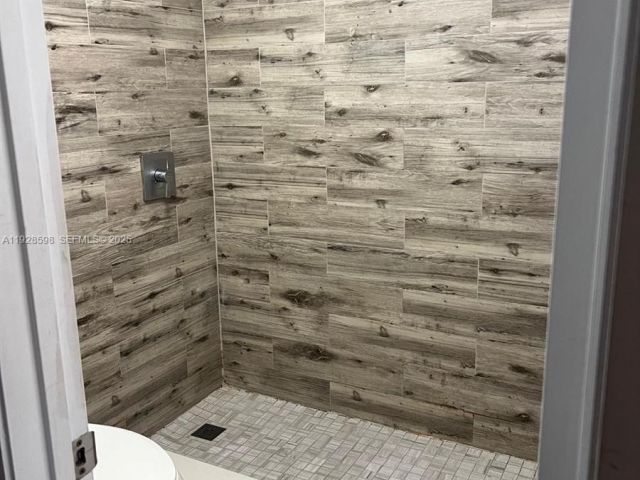 4-bedroom home for rent in Cooper City - 4979 SW 123rd Ter - MondialRealty