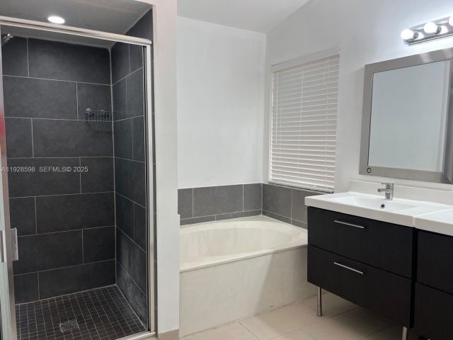 4-bedroom home for rent in Cooper City - 4979 SW 123rd Ter - MondialRealty