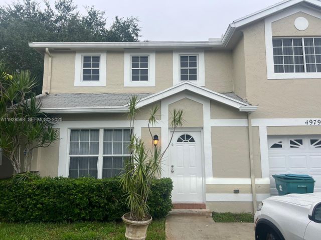 4-bedroom home for rent in Cooper City - 4979 SW 123rd Ter - MondialRealty