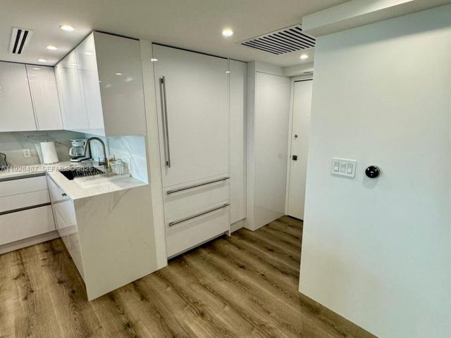 Apartment for rent  Unit #E1001 - photo 6883320