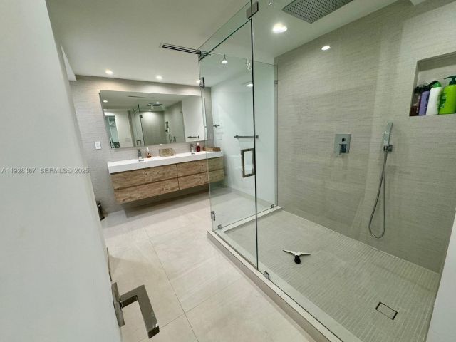 Apartment for rent  Unit #E1001 - photo 6883325