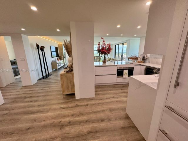 Apartment for rent  Unit #E1001 - photo 6883335