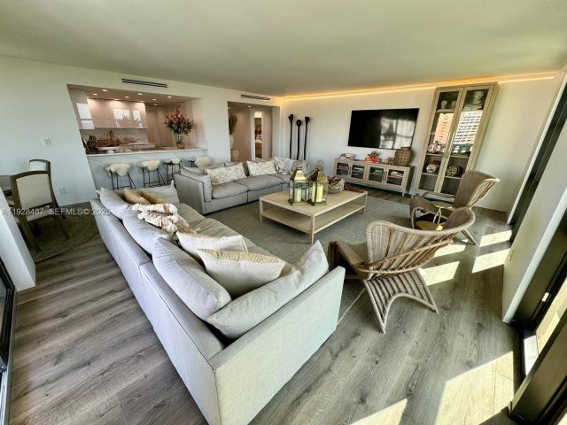 Apartment for rent  Unit #E1001 - photo 6883336