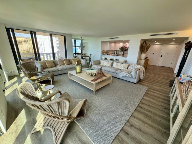 Apartment for rent  Unit #E1001 - photo 6883337