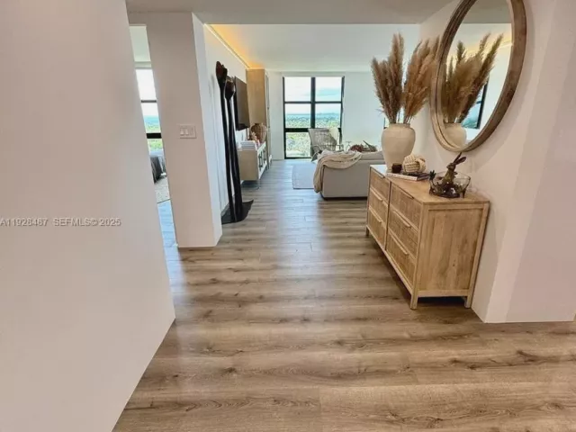 3-bedroom condo for rent in Key Biscayne - 1121 Crandon Blvd E1001 - MondialRealty