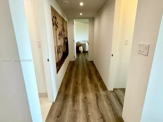 3-bedroom condo for rent in Key Biscayne - 1121 Crandon Blvd E1001 - MondialRealty