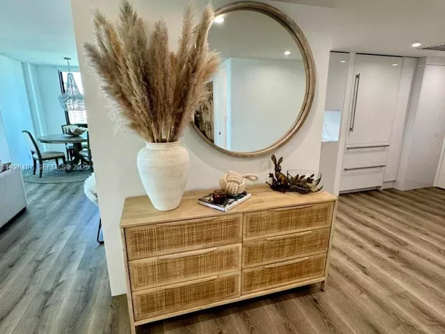 3-bedroom condo for rent in Key Biscayne - 1121 Crandon Blvd E1001 - MondialRealty