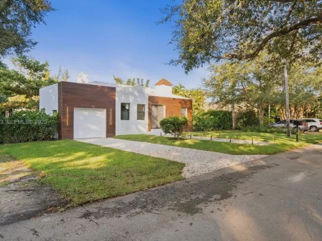 4-bedroom home for sale in Biscayne Park - 665 NE 117th st - MondialRealty