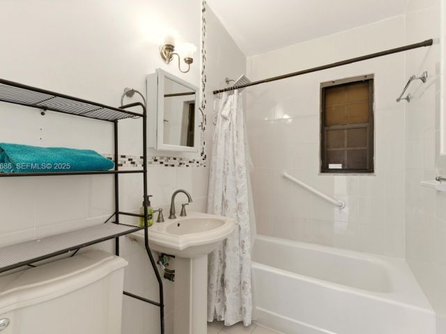 3-bedroom home for sale in Miami Gardens - 18141 NW 4th Ave - MondialRealty