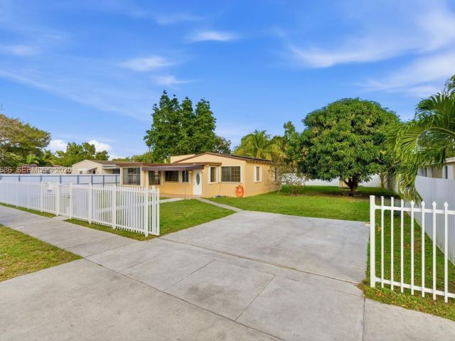 3-bedroom home for sale in Miami Gardens - 18141 NW 4th Ave - MondialRealty
