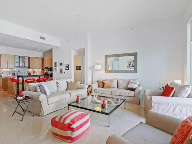2-bedroom condo for sale in Miami - 900 Brickell Key Blvd 2002 - MondialRealty