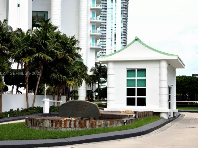 2-bedroom condo for sale in Miami - 900 Brickell Key Blvd 2002 - MondialRealty