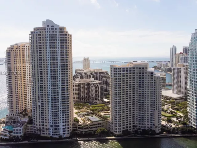 2-bedroom condo for sale in Miami - 900 Brickell Key Blvd 2002 - MondialRealty