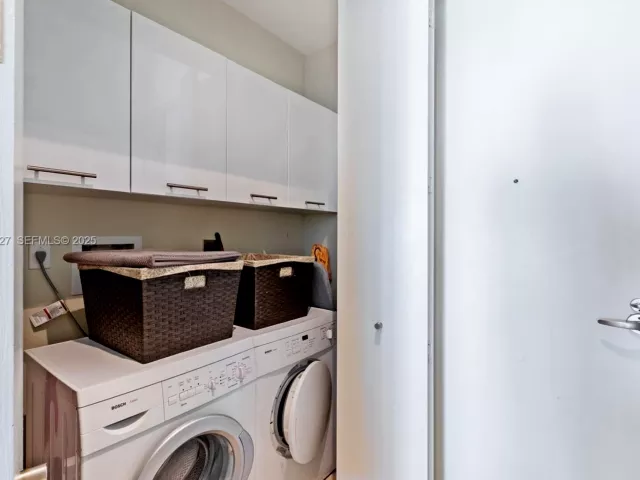 2-bedroom condo for sale in Miami - 900 Brickell Key Blvd 2002 - MondialRealty