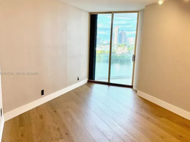 2-bedroom condo for rent in Aventura - 2800 Island Blvd 706 - MondialRealty