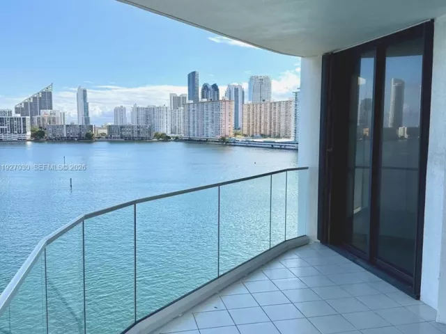 2-bedroom condo for rent in Aventura - 2800 Island Blvd 706 - MondialRealty