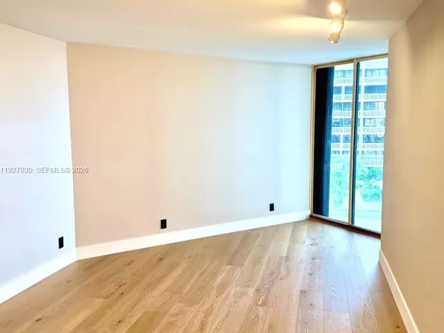 2-bedroom condo for rent in Aventura - 2800 Island Blvd 706 - MondialRealty