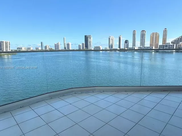 2-bedroom condo for rent in Aventura - 2800 Island Blvd 706 - MondialRealty