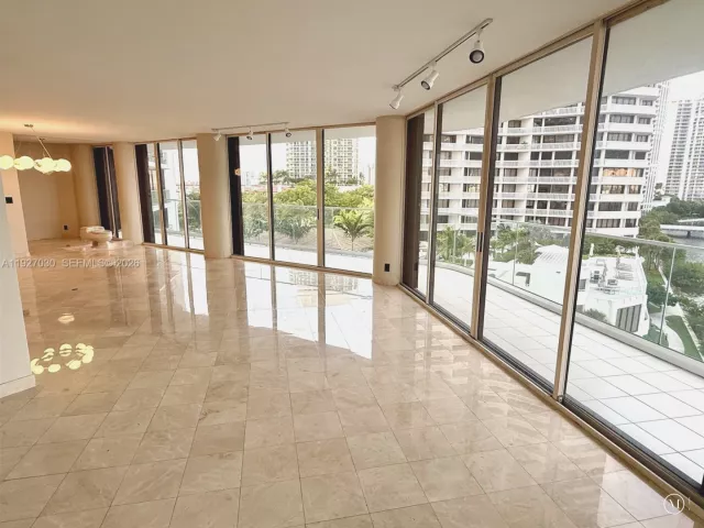2-bedroom condo for rent in Aventura - 2800 Island Blvd 706 - MondialRealty