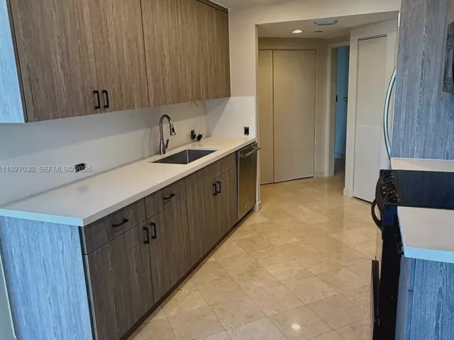 2-bedroom condo for rent in Aventura - 2800 Island Blvd 706 - MondialRealty