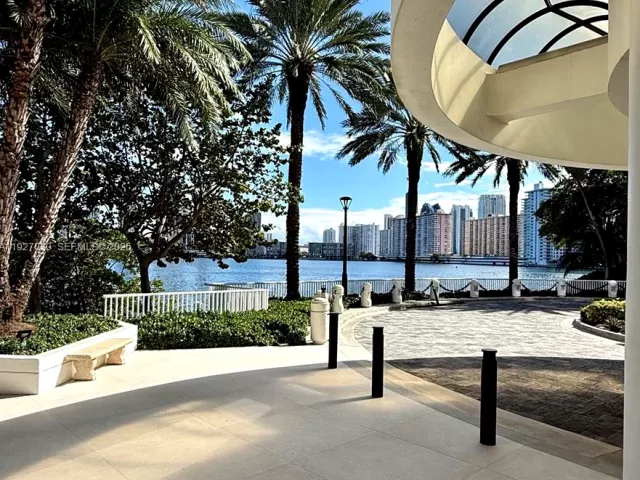 2-bedroom condo for rent in Aventura - 2800 Island Blvd 706 - MondialRealty
