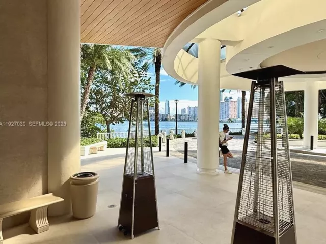 2-bedroom condo for rent in Aventura - 2800 Island Blvd 706 - MondialRealty