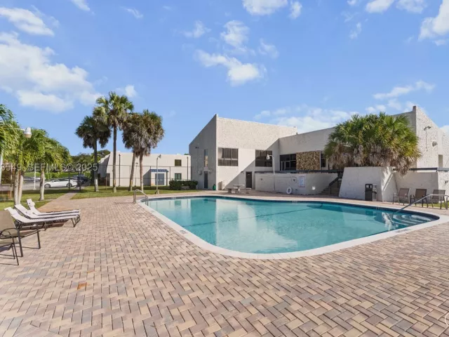 3-bedroom home for sale in Hollywood - 2528 N 38 Ave D-32 - MondialRealty