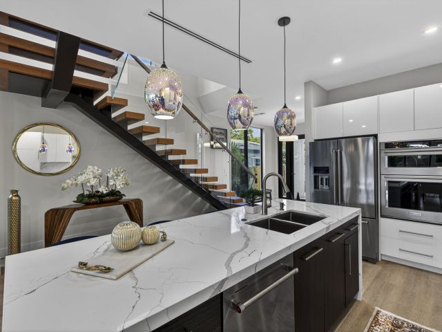 Home for rent at 1121 NE 17th Avenue - photo 6889322