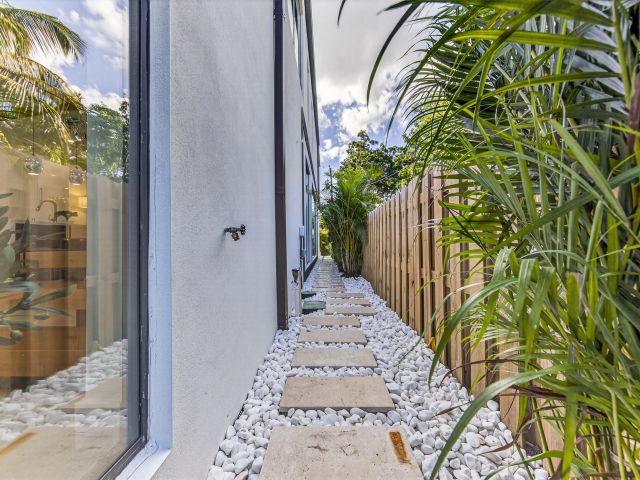 Home for rent at 1121 NE 17th Avenue - photo 6889329