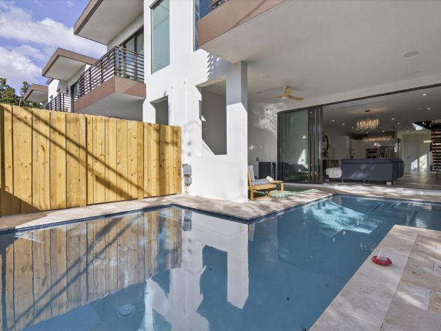 Home for rent at 1121 NE 17th Avenue - photo 6889330