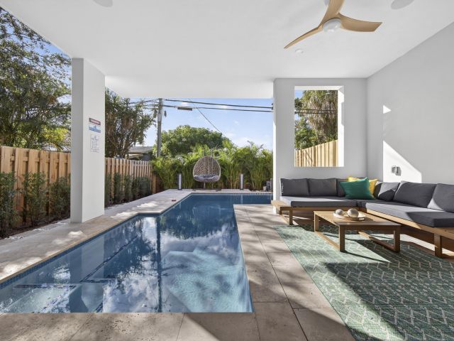 Home for rent at 1121 NE 17th Avenue - photo 6889331