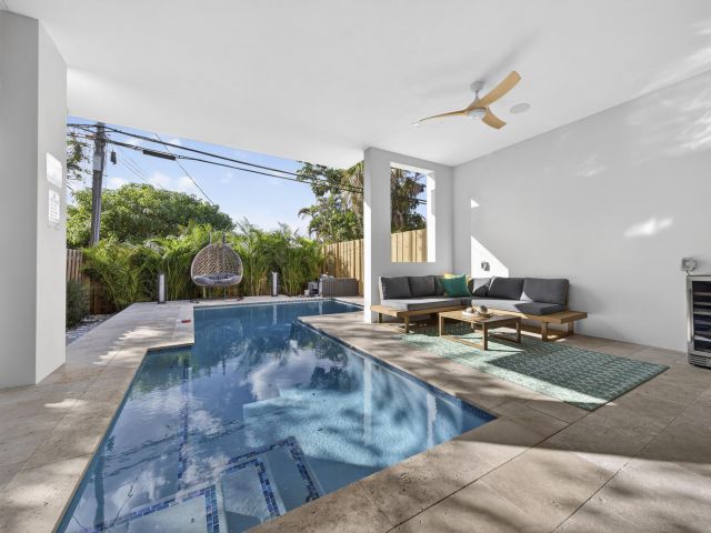 Home for rent at 1121 NE 17th Avenue - photo 6889332