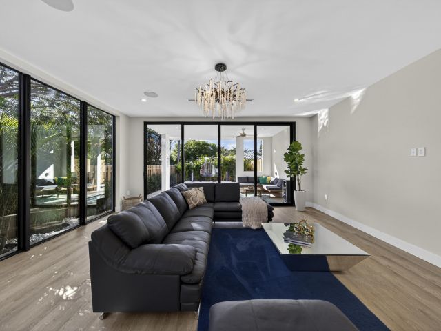 Home for rent at 1121 NE 17th Avenue - photo 6889333